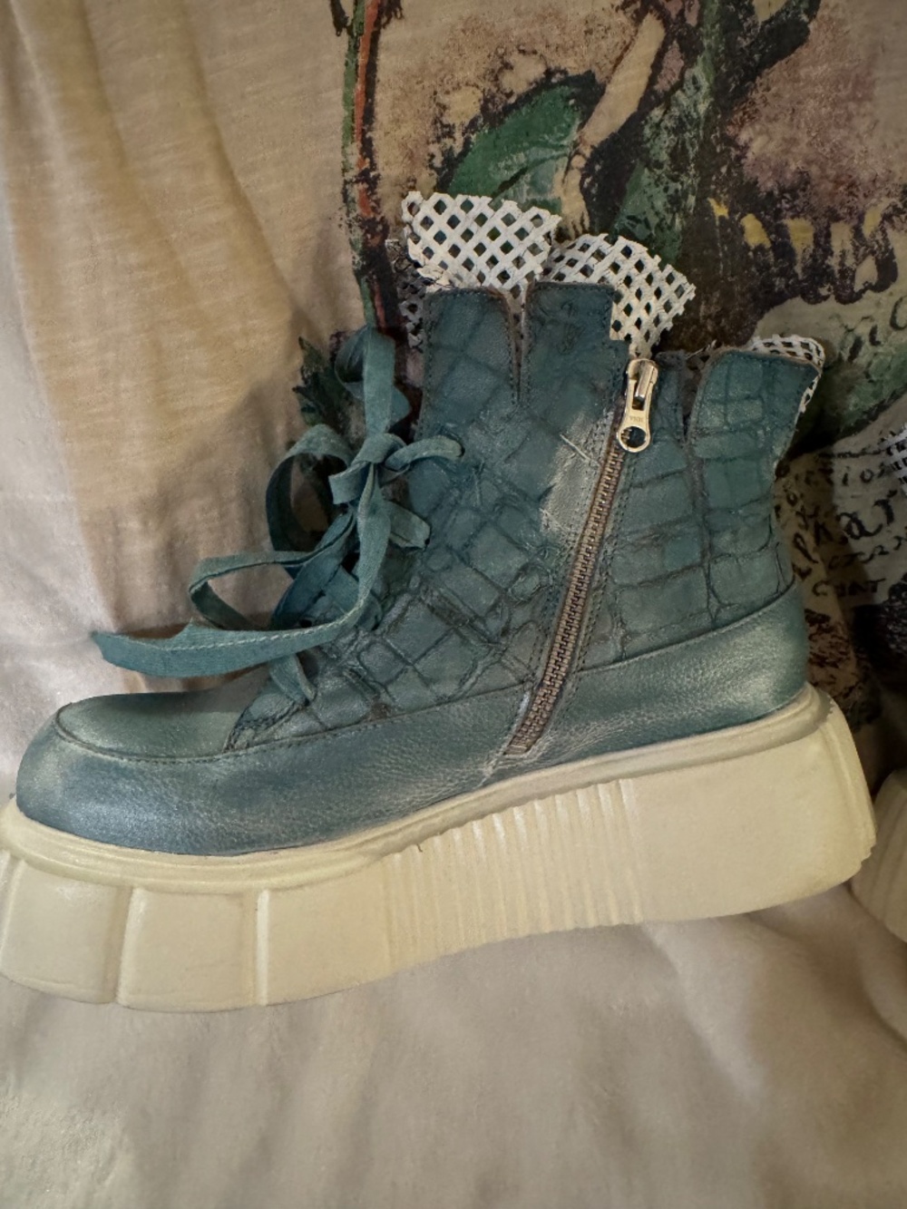 Papucei shoes + necklace - Picture 5 of 9